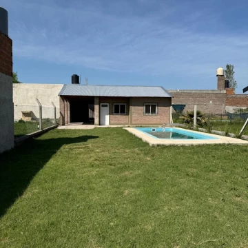 Casa en barrio los pinos 2 