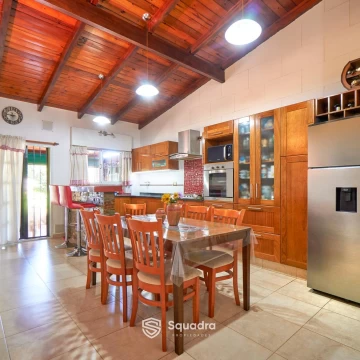 VENTA / PERMUTA - Casa de 3 dormitorios, Jardín y Piscina. Pueblo Esther