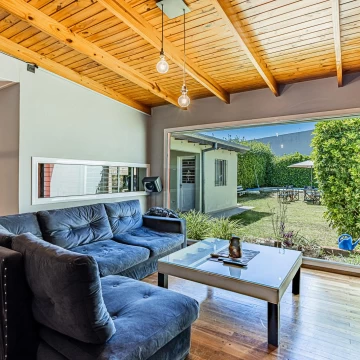 Casa VENTA / PERMUTA 3 dormitorios calle 12 (ex punta arenas) e/  Lisboa y Ostende Berisso