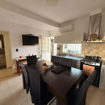 VENTA. PH en Villa Luzuriaga. 3 AMBIENTES CON COCHERA