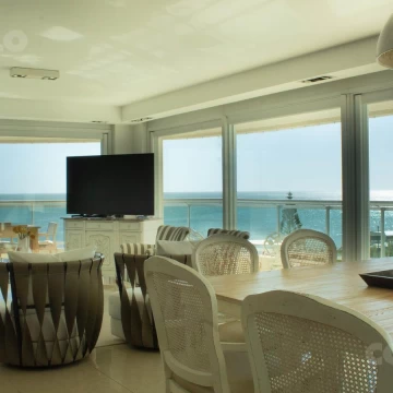 Venta Aquarela, Playa Mansa, 3 dormitorios en suite mas dependencia