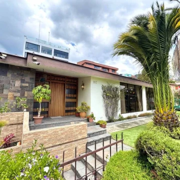 CASA TERRENO DE VENTA QUITO TENIS 1.148 M2