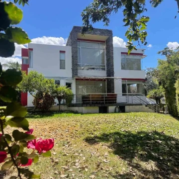 CASA DE VENTA NAYÓN - URB. TACURI