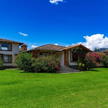 En venta propiedad de 2480 m2 cerca a Cotacachi