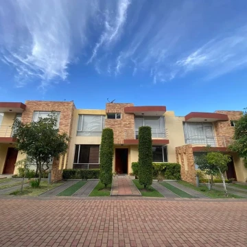 VENTA CASA EN CUMBAYA VIA LUMBISI