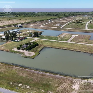 Lote en venta en los canales de Puerto Nizuc