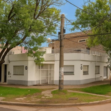 Ituzaingo 3702  - VENTA Casa 2 Dormitorios con Cochera y Local Comercial