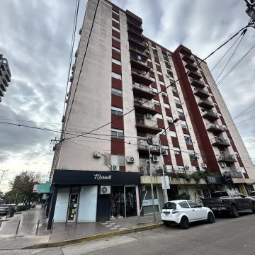 3 De Febrero  590 03 02  San Lorenzo - VENTA Departamento 3 Dormitorios