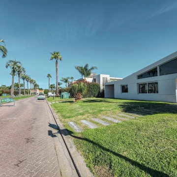 Av. Fuerza Aerea 4204 Miraflores Funes Hills - VENTA Casa 3 Dormitorios Con Cochera y Pileta