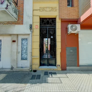 Alvear 649  - VENTA Casa Interna 4 Dormitorios
