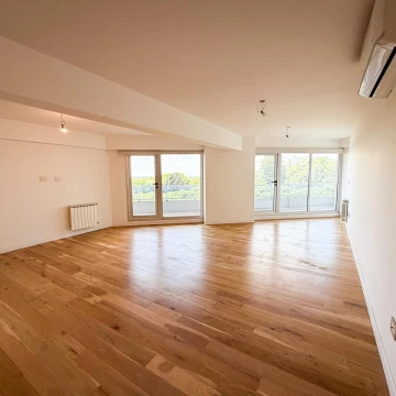 VENTA - DEPARTAMENTO DE TRES DORMITORIOS, CON PATIO, VISTA AL RIO EN BARRIO MARTIN