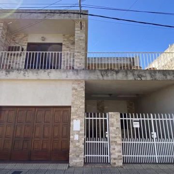 Barra 977 - VENTA Casa 4 Dormitorios con Cochera Doble