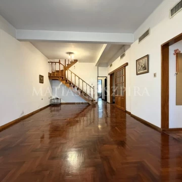 CASA 5 AMBIENTES EXCELENTE UBICACIÓN CON QUINCHO
