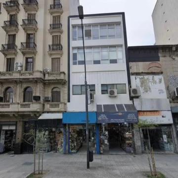 Local Comercial y 3 pisos con oficinas y depósitos - ONCE
