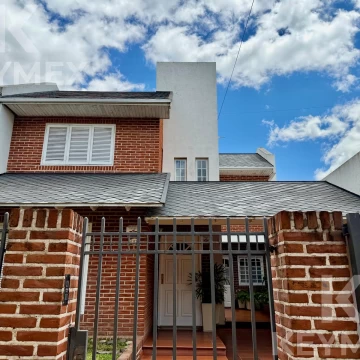 CASA EN VENTA EN LA PLATA | DOS PLANTAS | PILETA | GARAGE | ESCRITURA INMEDIATA
