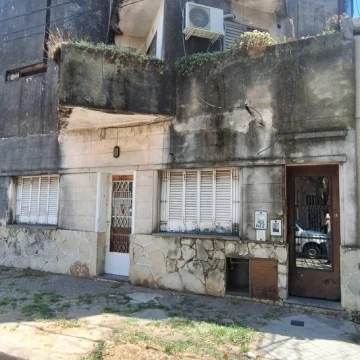 CASA PLANTA ALTA 3 DORMITORIOS- Barrio IndustrIal