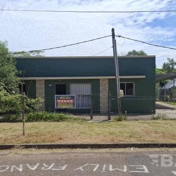 Casa con amplio terreno - próxima a Centro de Agudos y Paseo de compras 