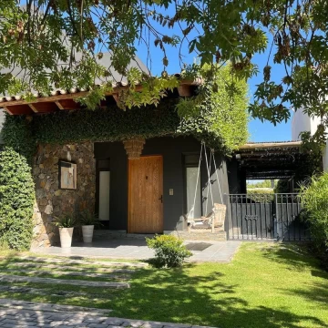 Casa en venta en Barrio Lago Torreon Maipu