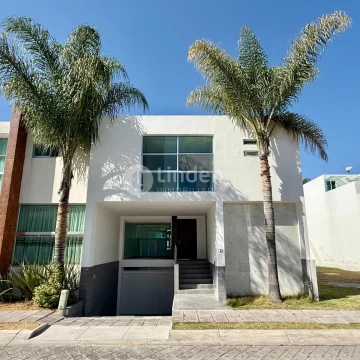 CASA EN VENTA EN FRACCIONAMIENTO LA CIMA, ZONA LAS TORRES