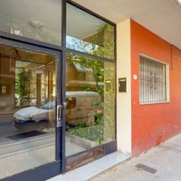 Departamento con Local en Parque Patricios 