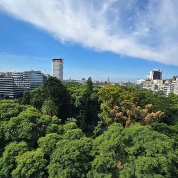 Oficina en Retiro, 3 despachos y vista abierta a Plaza San Martín.