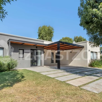 Casa a la venta en Santo Tomás en lote central al área verde del barrio