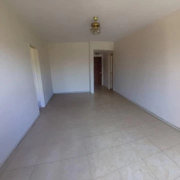 Venta Departamento 3 amb piso alto luminoso en Monserrat.