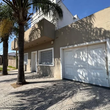 VENDE/PERMUTA amplio inmueble ubicado en Cordoba y Jose Hernandez
