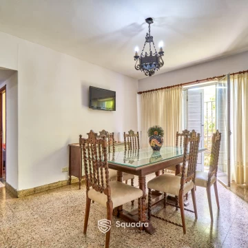 VENTA - Casa en Planta Alta de 2 dormitorios, Balcón. España y Hospitales, Rosario.