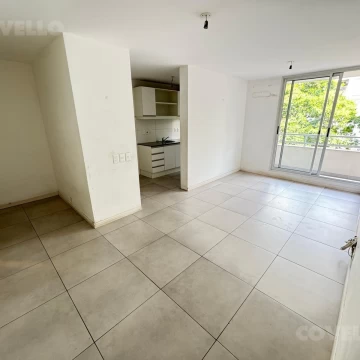 Apartamento en venta de 2 dormitorios con cocina definida y amplio balcón al frente - Aguada