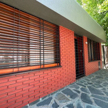 VENTA CASA 5 AMBIENTES CON QUINCHO Y PATIO. APTO CREDITO