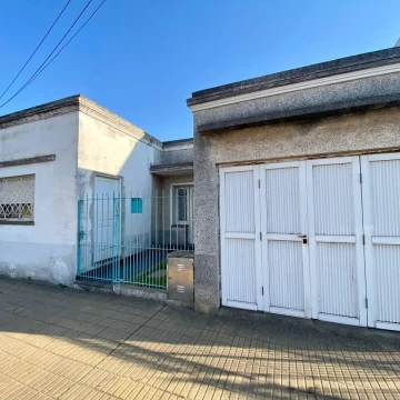 VENTA CASA 3 AMB. BERAZATEGUI ESTE APTO CRÉDITO LISTO PARA HABITAR