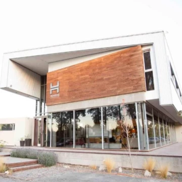 VENTA DE HOTEL EN RUTA NACIONAL  22 PLOTTIER, NEUQUEN.