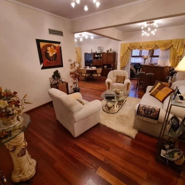 VENTA AMPLIO DEPARTAMENTO 5 AMBIENTES CON COCHERA Y BAULERA EN QUILMES CENTRO