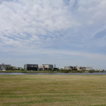 VENTA LOTE A LA LAGUNA 700M2 EN VILLALOBOS HUDSON