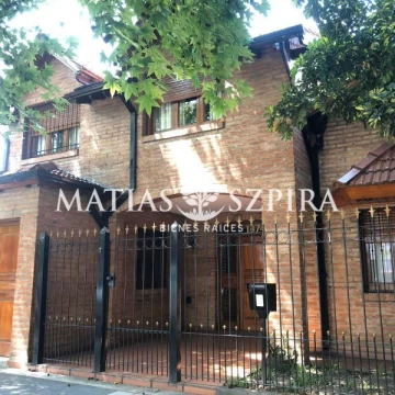 Excelente Chalet Sobre AV. Sarmiento Castelar Norte