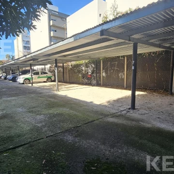 Cocheras con local comercial en venta en La Plata