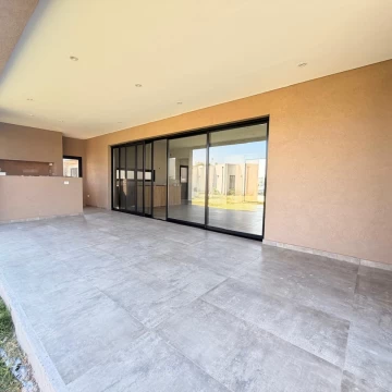 Casa a la venta en una planta sobre lote central en Santo Tomas