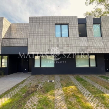 Duplex 4 amb en complejo cerrado  Doce Casas Parque Leloir. 