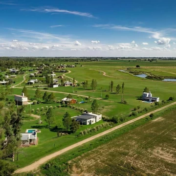 Terreno en venta en Oliveros en barrio Cerrado