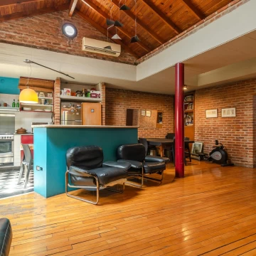Excelente Casa c/Parrilla  y Deposito ,Taller en Planta baja Lanús Este!