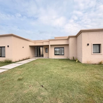 Casa en venta sobre laguna en San Sebastián