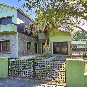 VENTA CASA DE 5 AMB. EN 2 PLANTAS C/ PARQUE DE 1.265 M2 ALDEA SAN ANTONIO-ENTRE RIOS