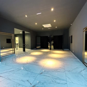 VENTA LOCAL SALON DE EVENTOS CON RENTA EN MONSERRAT A ESTRENAR