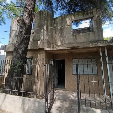 TERRENO CON CASA A RECICLAR O DEMOLER