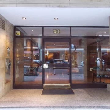 Departamento de 3 dormitorios y cochera en alquiler en Recoleta
