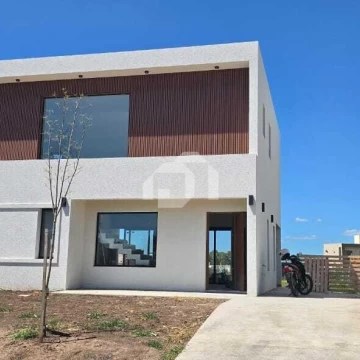 Casa  en Venta en Santa Elisa, Pilar del Este, Pilar