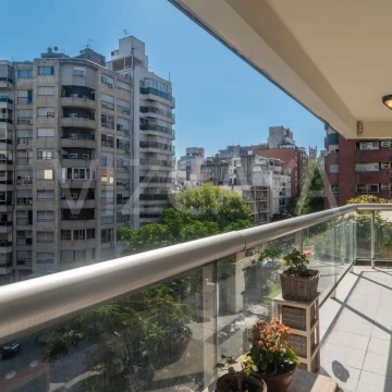 Pocitos Rambla Vista despejada Apartamento con 4 Dormitorios  Garage