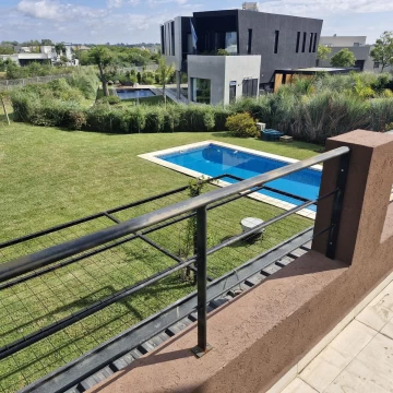 Venta Casa 6 ambientes en Barrio Vistas, puertos