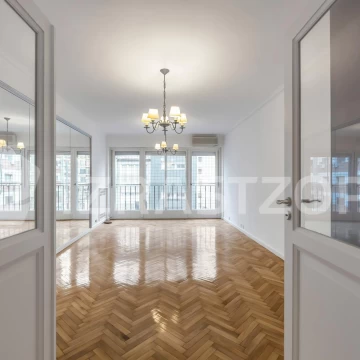 Departamento en Venta de 5 ambientes en Belgrano con cochera y baulera